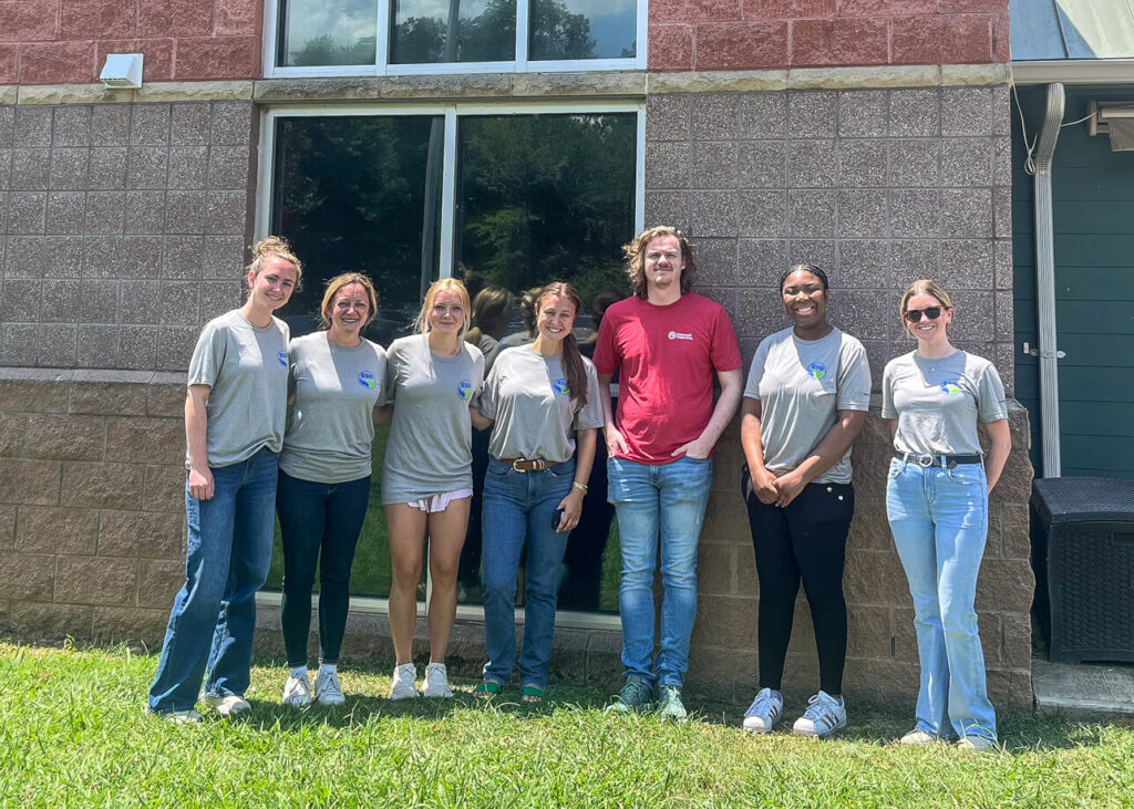 ESG Animal shelter volunteer day